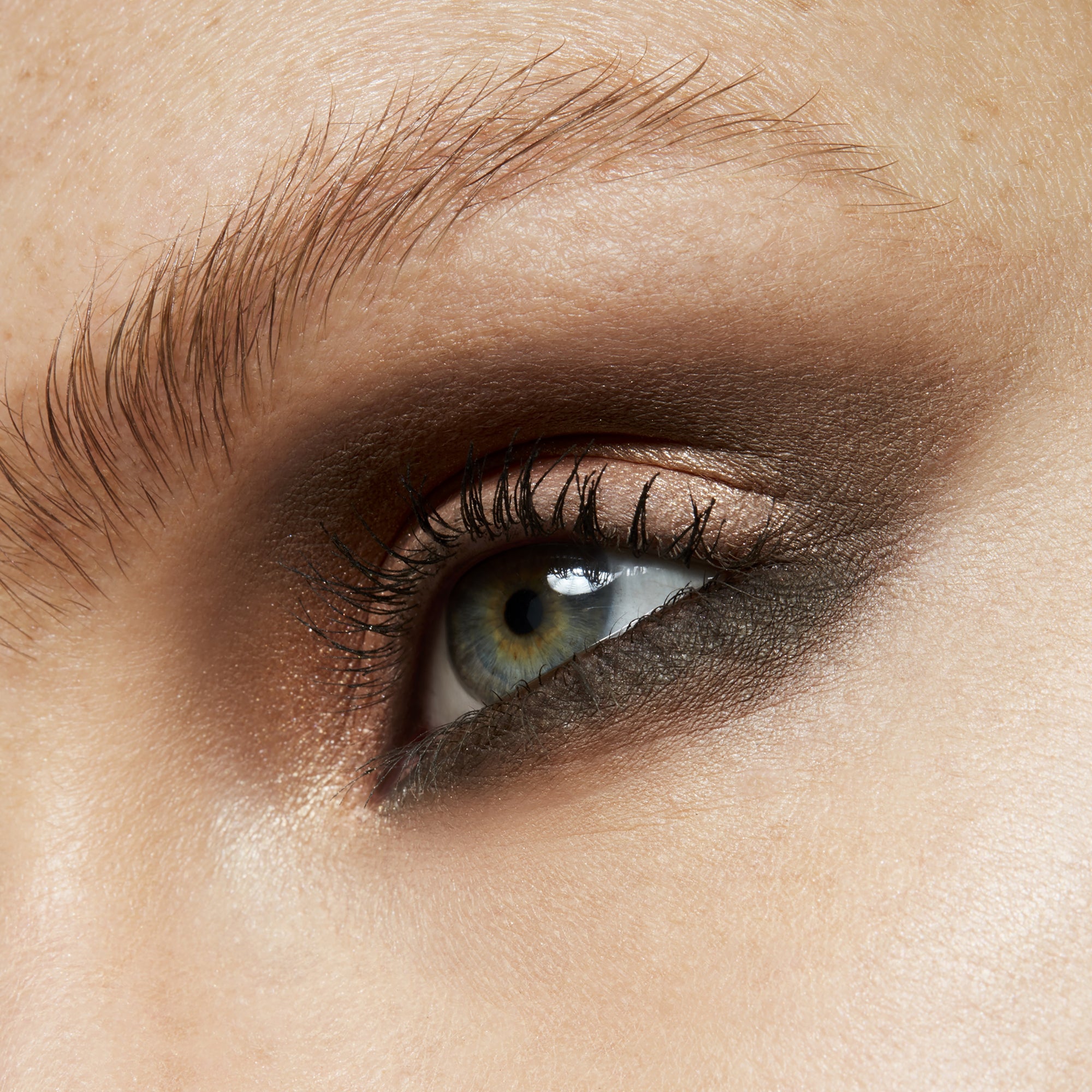 Small Eye Shadow, 1.5 g, Coquette, Model, light