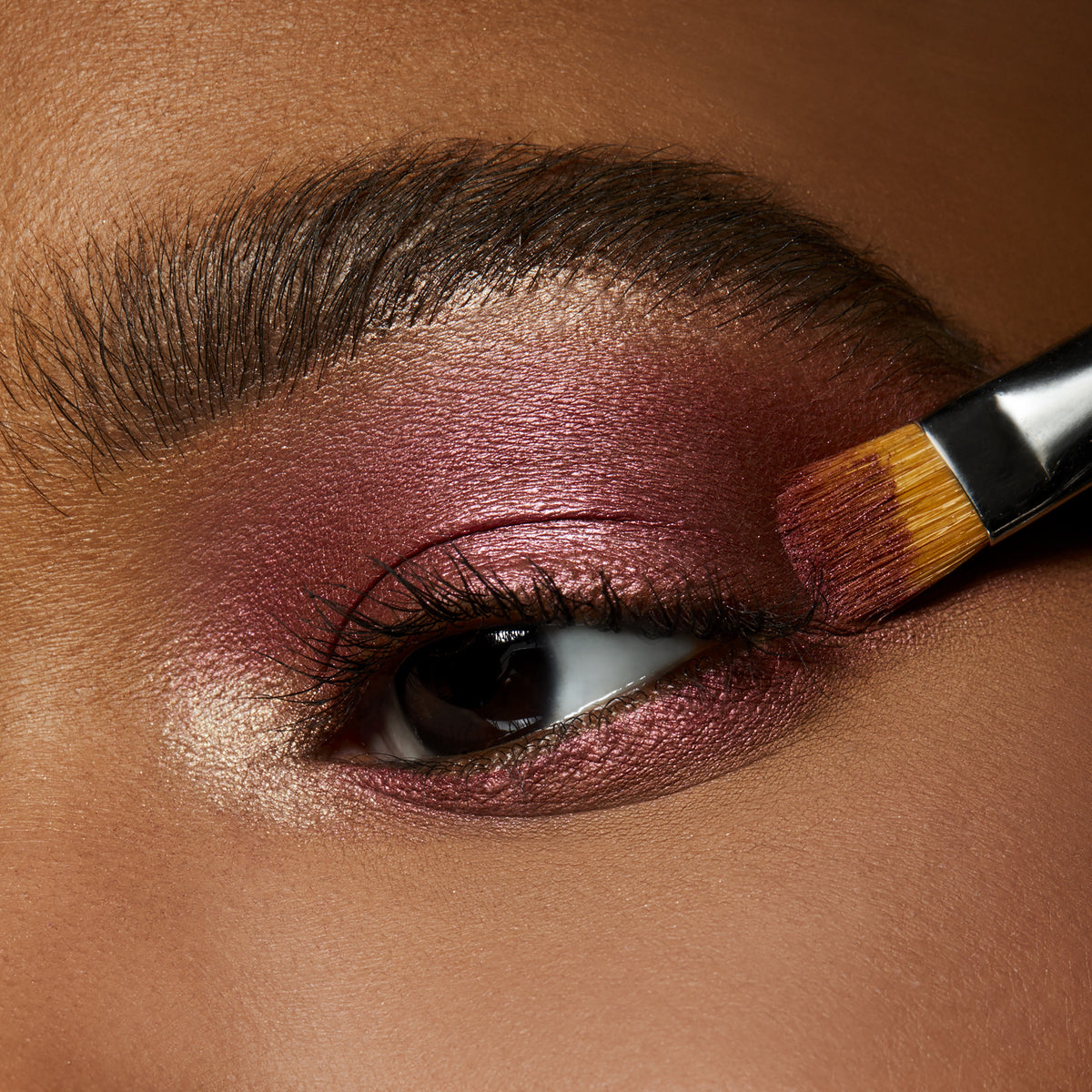 Small Eye Shadow, 1.5 g, Cranberry, Model, deep