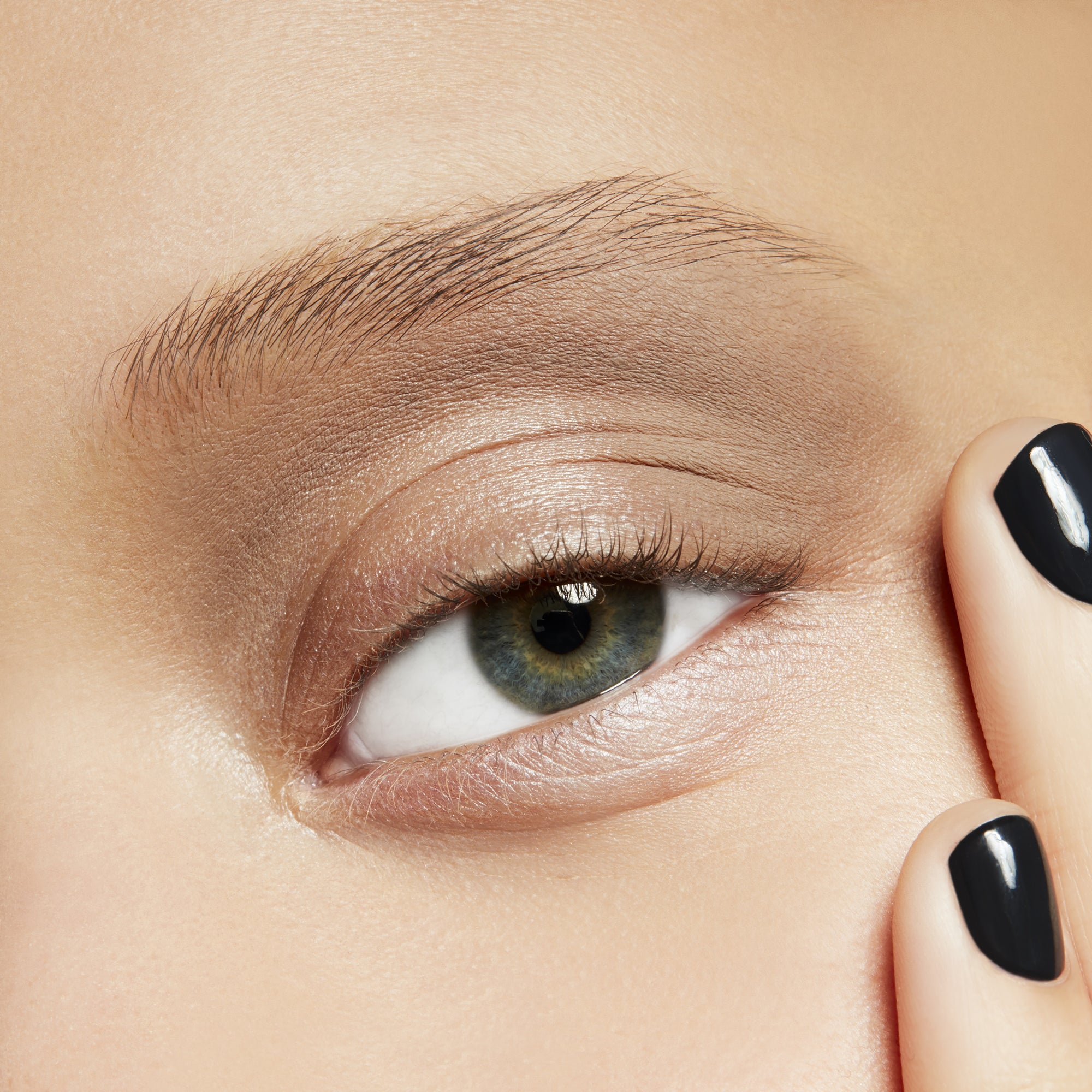 Small Eye Shadow, 1.5 g, Omega, Model, light