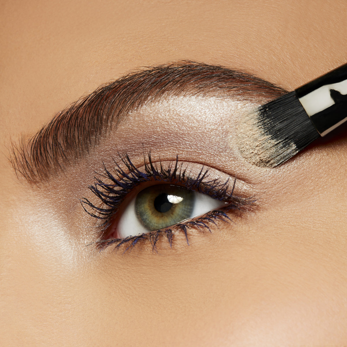 Small Eye Shadow, 1.5 g, Shroom, Model, medium