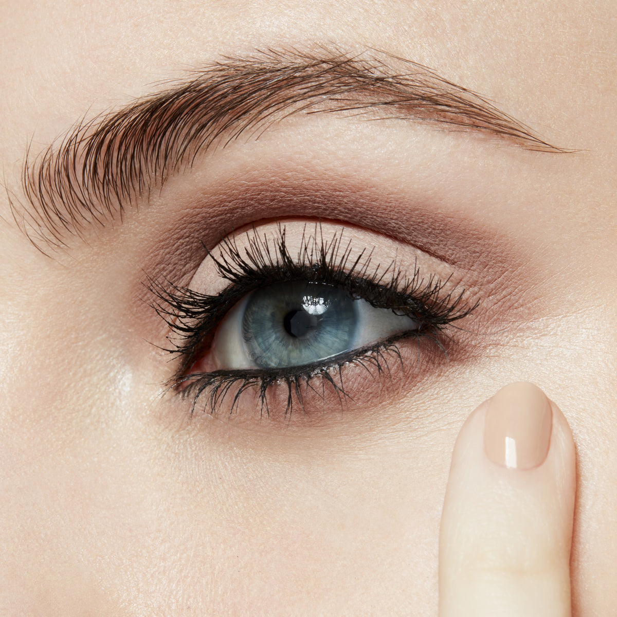 Small Eye Shadow, 1.5 g, Cozy Grey, Model, light