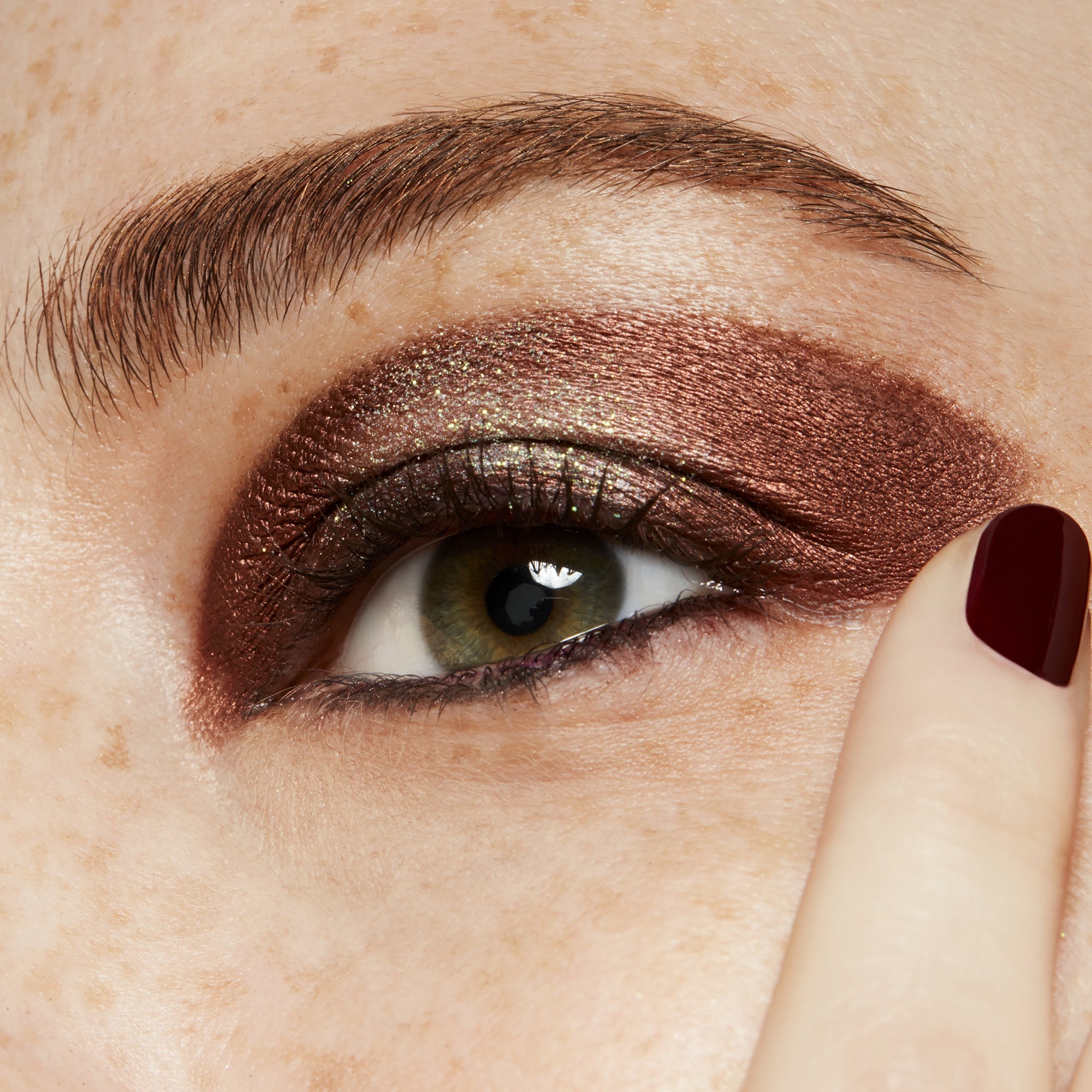 Small Eye Shadow, 1.3 g, Antiqued, Model, light