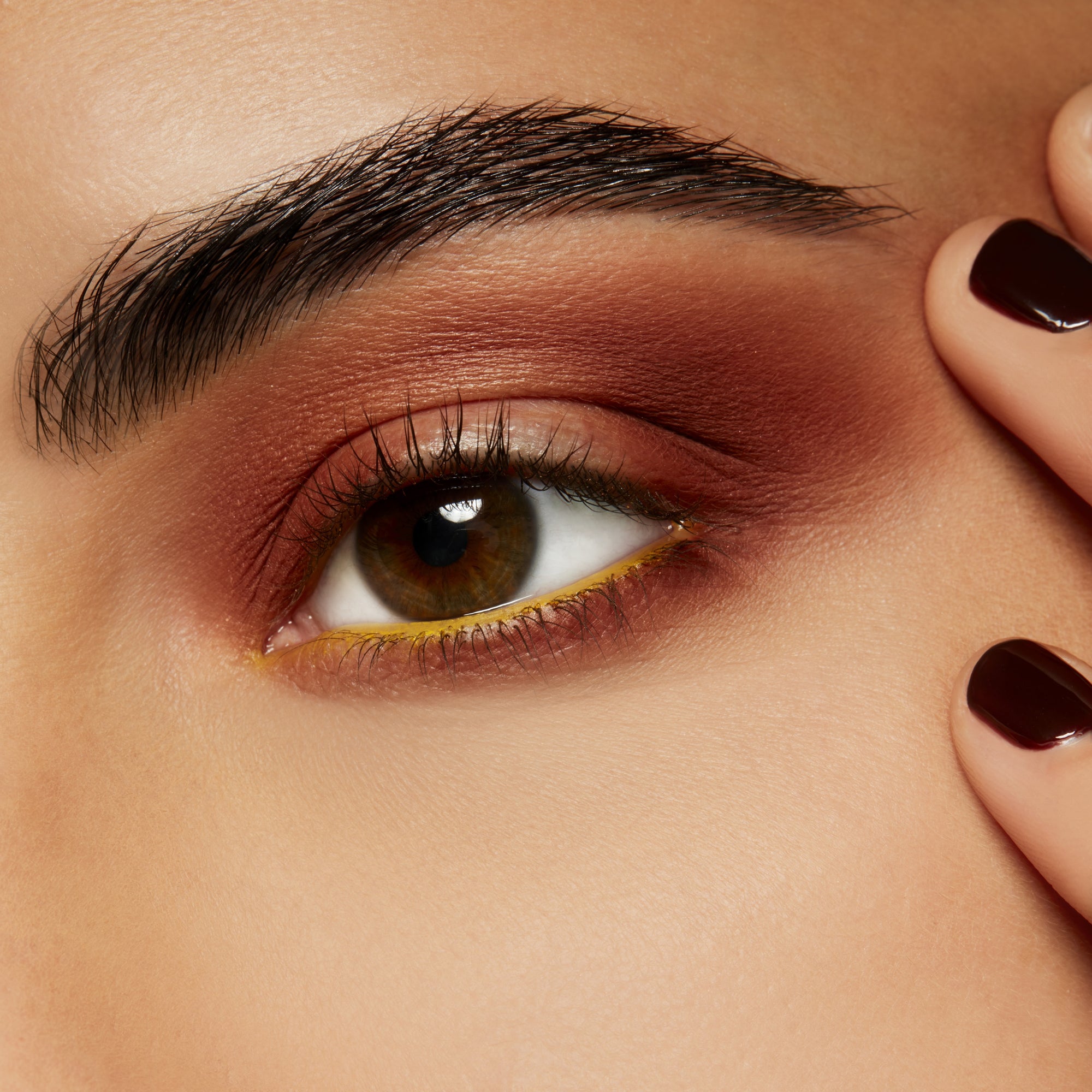 Small Eye Shadow, 1.5 g, Brown Script, Model, medium
