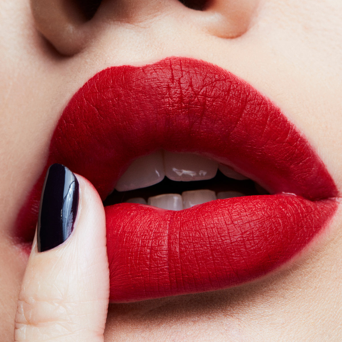 Retro Matte Liquid Lipcolour, 5.0 ml, Fashion Legacy, Model, light