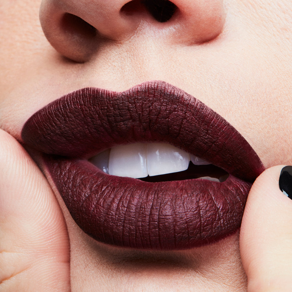 Retro Matte Liquid Lipcolour, 5.0 ml, High Drama, Model, light