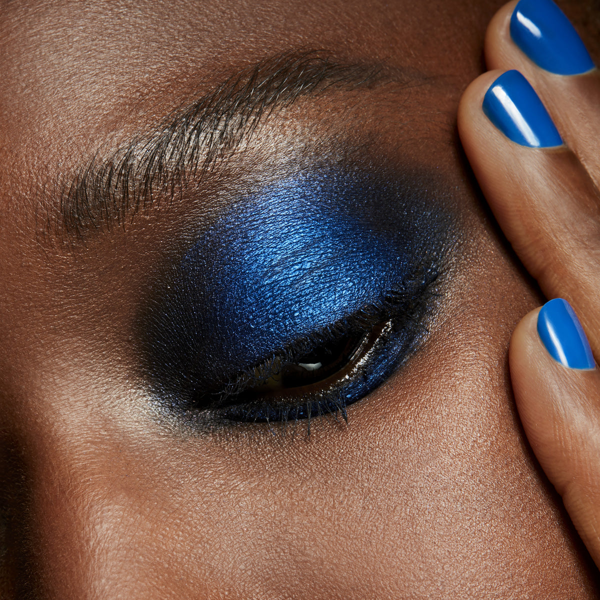 Small Eye Shadow, 1.5 g, In the Shadows, Model, deep