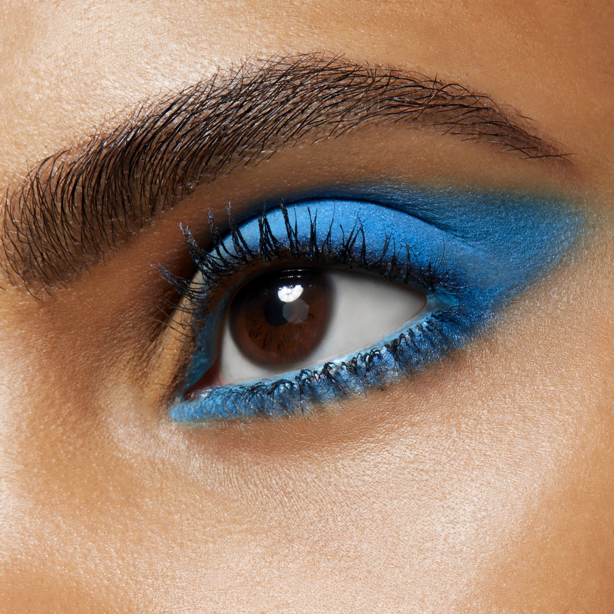 Small Eye Shadow, 1.5 g, Triennial Wave, Model, deep