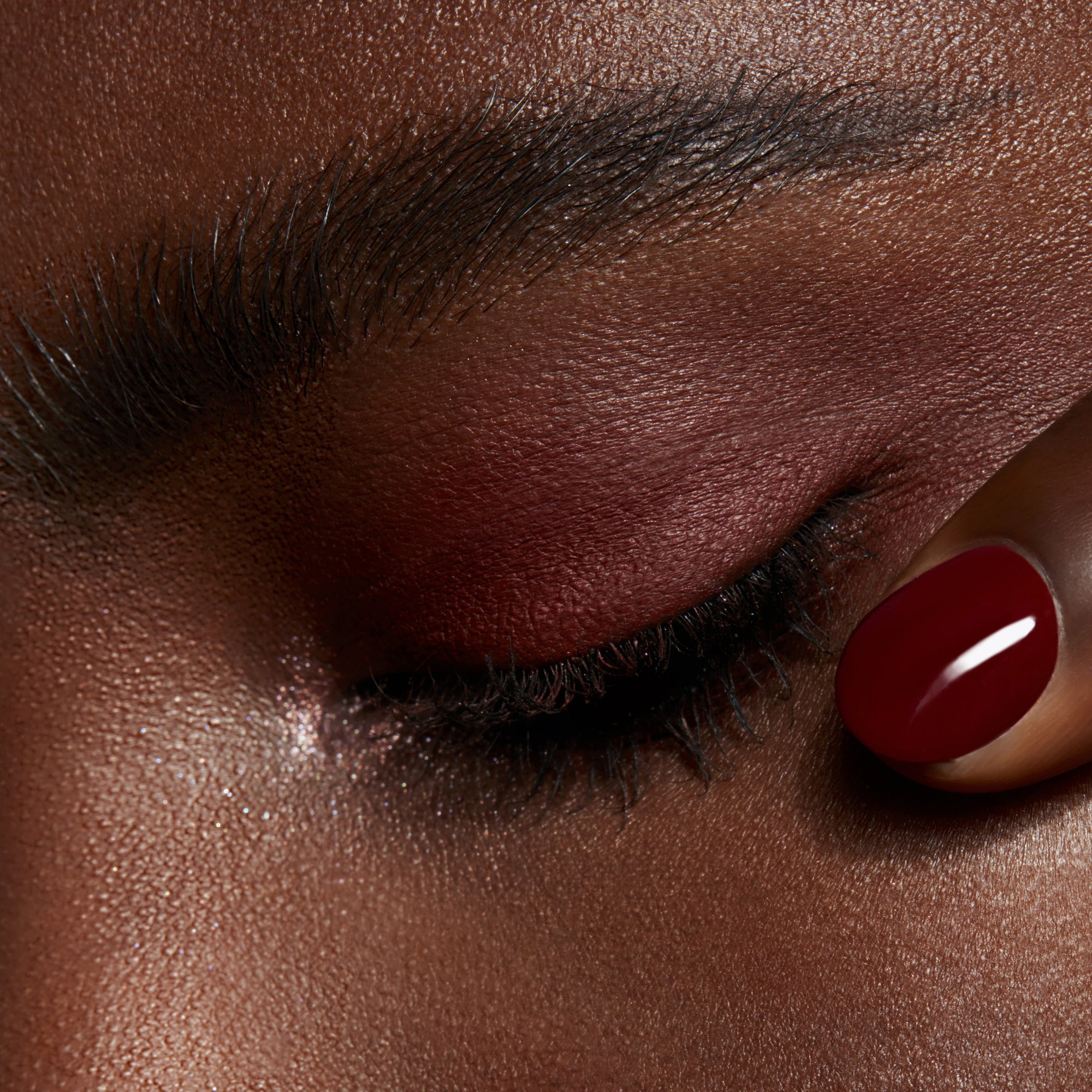 Small Eye Shadow, 1.5 g, Haute Sauce, Model, deep