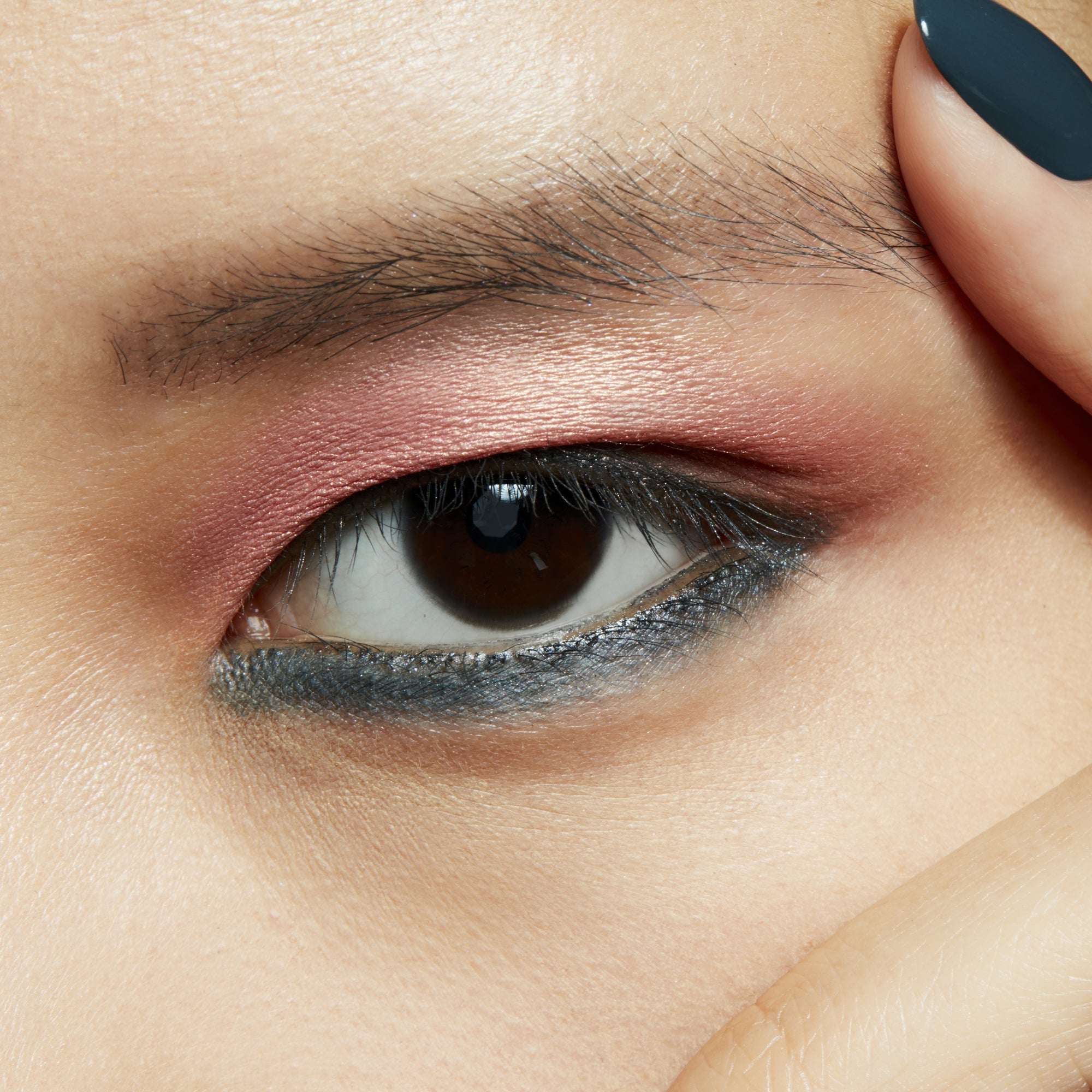 Small Eye Shadow, 1.5 g, In Living Pink, Model, light