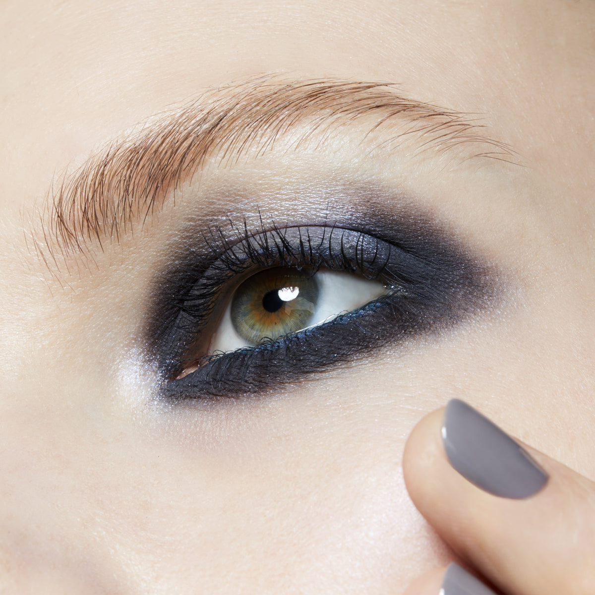 Small Eye Shadow, 1.5 g, Greystone, Model, light