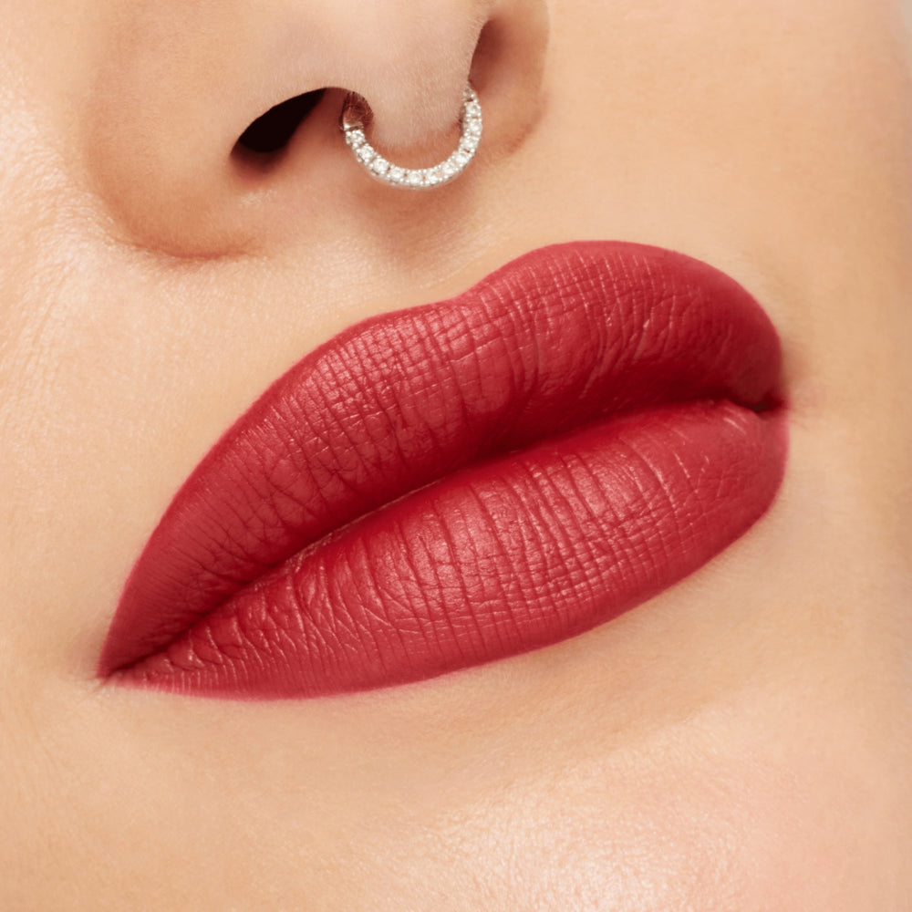 M·A·Cximal Silky Matte Viva Glam Lipstick, 3.5 g, Viva Heart, Model, light
