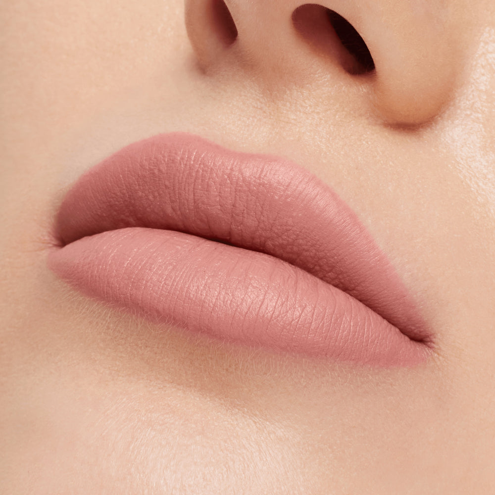 M·A·Cximal Silky Matte Viva Glam Lipstick, 3.5 g, Viva Planet, Model, light
