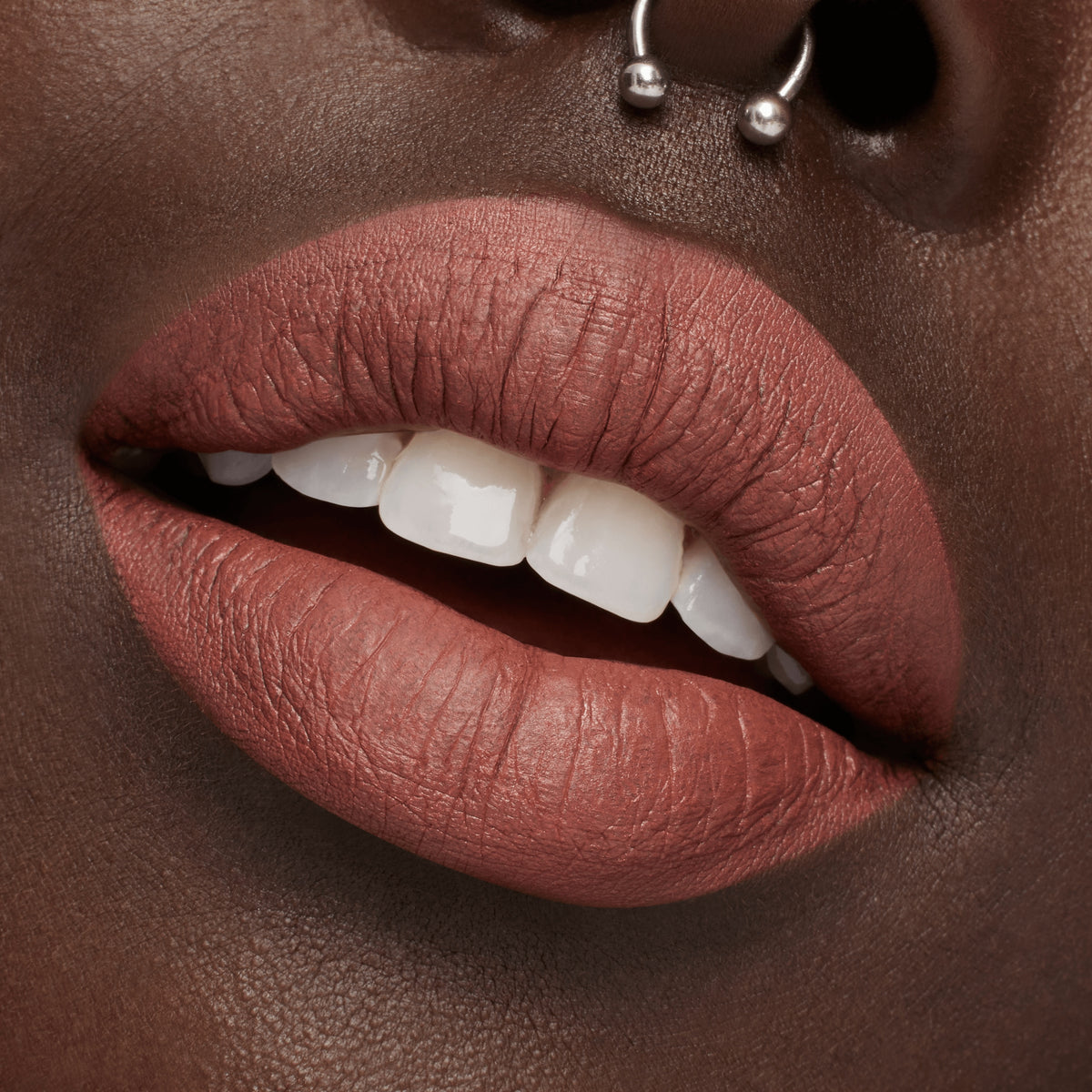 M·A·Cximal Silky Matte Viva Glam Lipstick, 3.5 g, Viva Equality, Model, deep