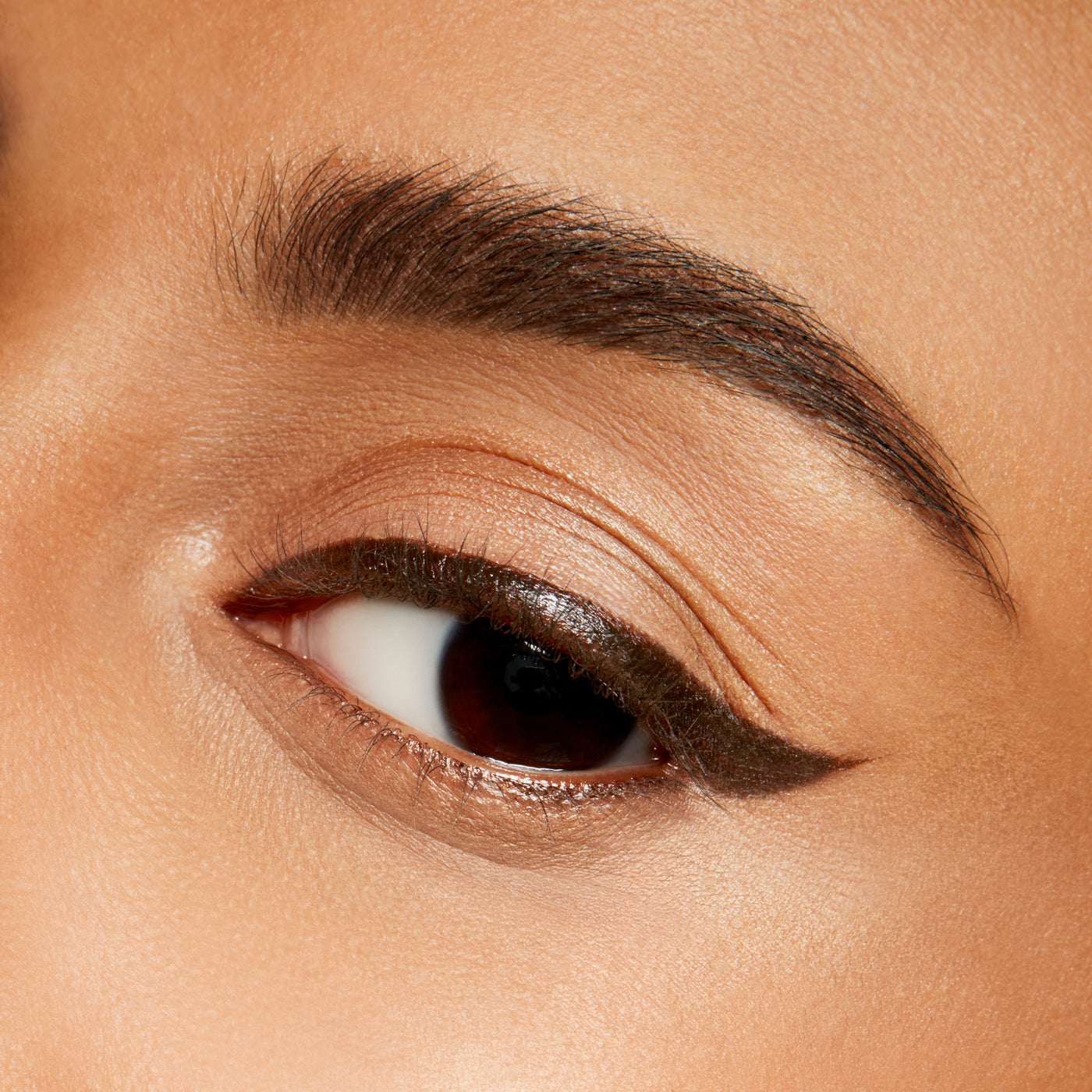 Brushstroke 24Hour Liner, 0.67 g, Brushbrown, Model