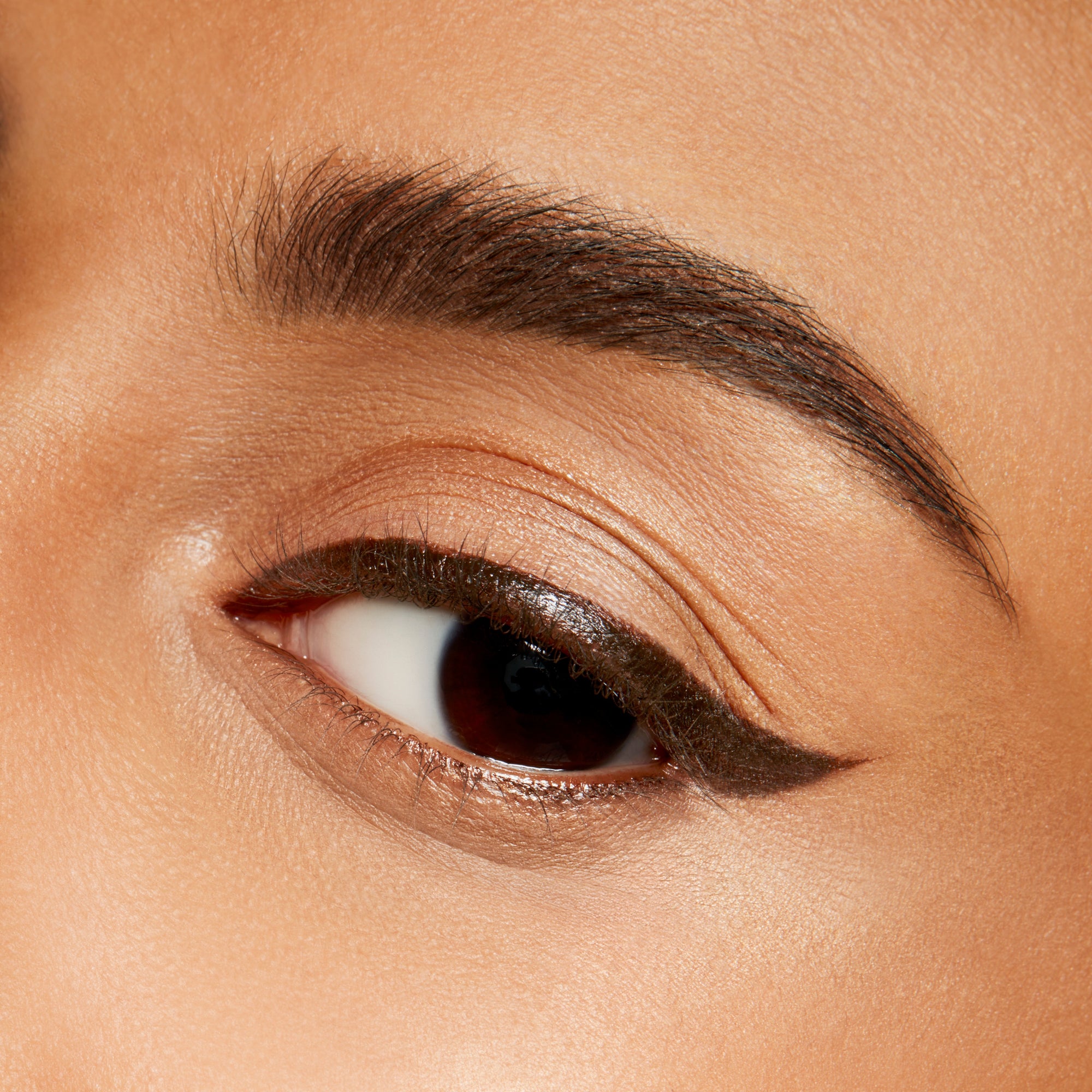Brushstroke 24Hour Liner, 0.67 g, Brushbrown, Model