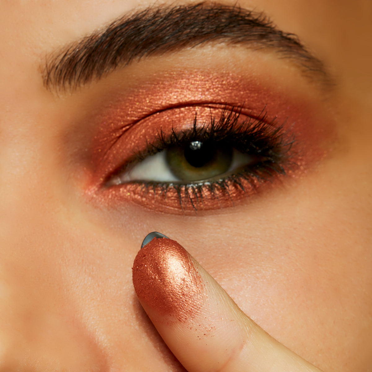 Dazzleshadow Extreme (Pro Palette Refill Pan), 1.5 g, Couture Copper, Model, medium