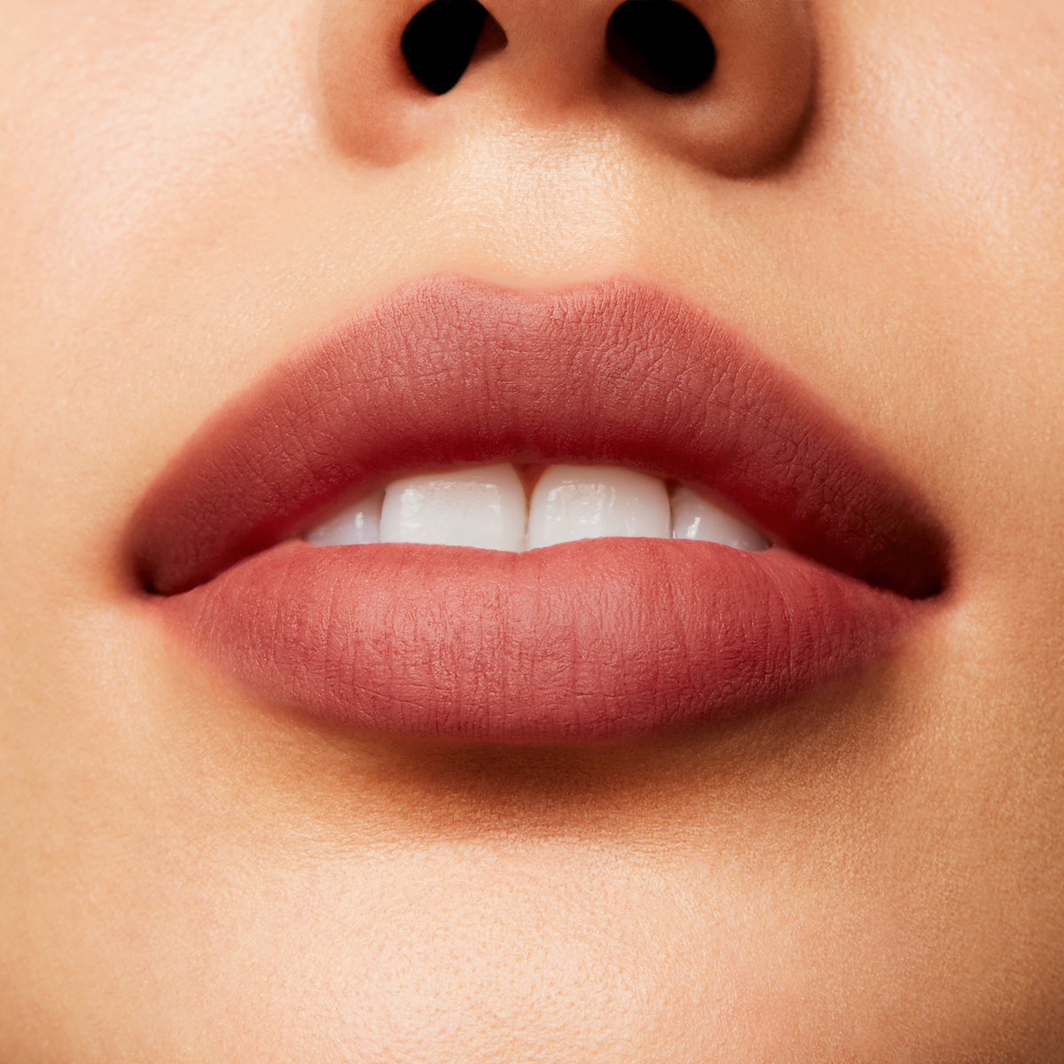 Powder Kiss Liquid Lipcolour, 5.0 ml, Over The Taupe, Model, light