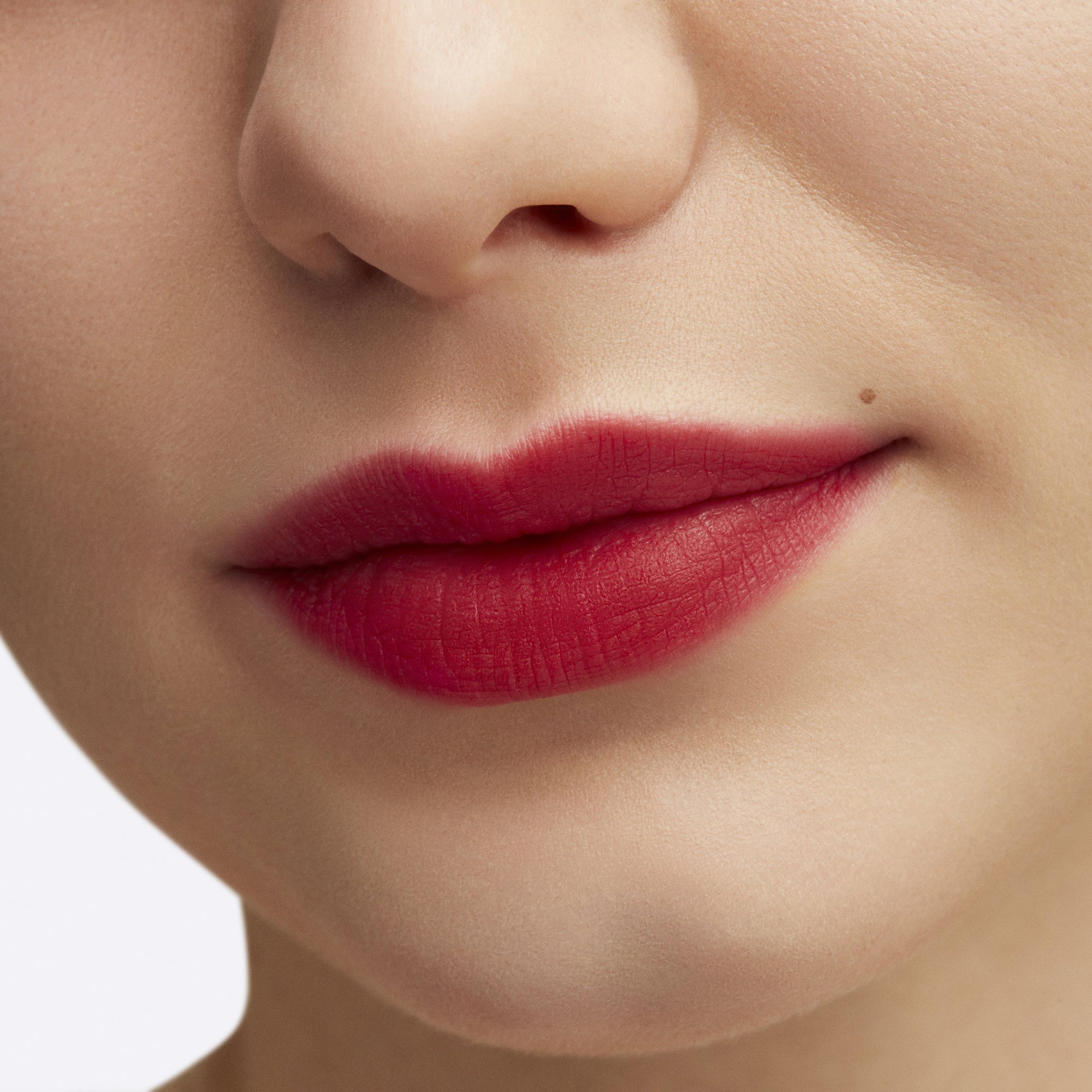 Powder Kiss Liquid Lipcolour, 5.0 ml, Ruby Boo, Model, light