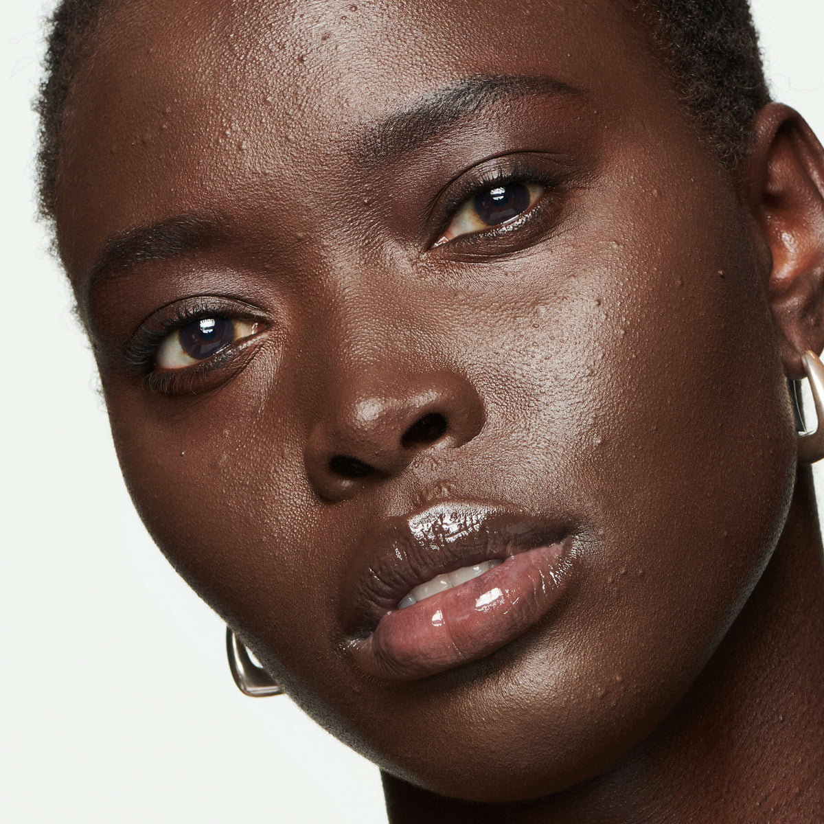 Studio Fix Fluid SPF 15 24HR Matte Foundation + Oil Control, 30.0 ml, NC65, Model