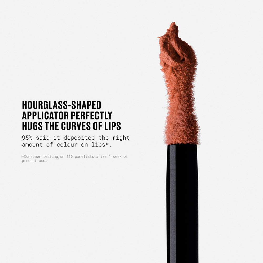 Powder Kiss Lip + Cheek Mousse, 5.0 ml, Taken, Model
