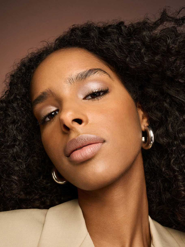 How to Elevate No-Makeup With Understatement
