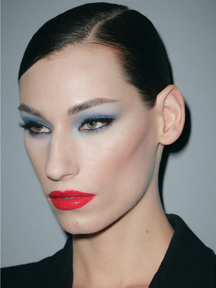 HOW TO GET THE INGÉNUE BLUE EYE SHADOW LOOK