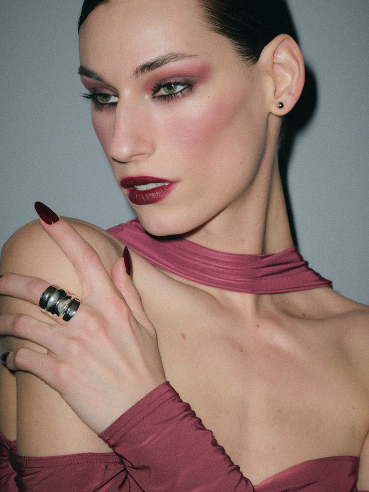 How to get the Cranberry Makeup Look