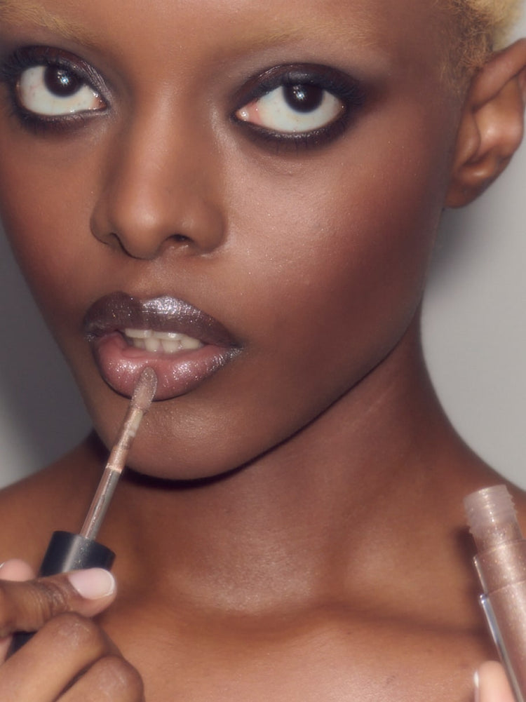 4 Frosted Lip Looks Inspired by 90s Makeup Trends