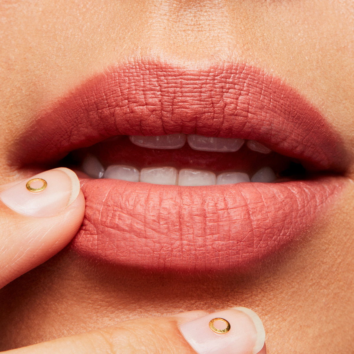 Retro Matte Lipstick, 3.0 g, Runway Hit, Model, medium