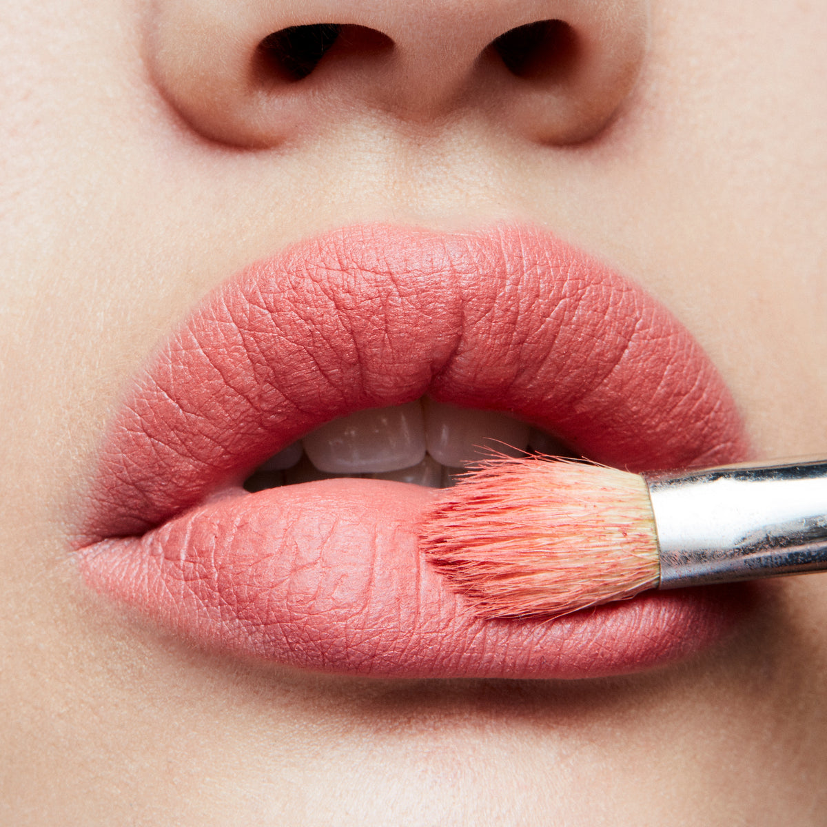 Retro Matte Lipstick, 3.0 g, Runway Hit, Model, light