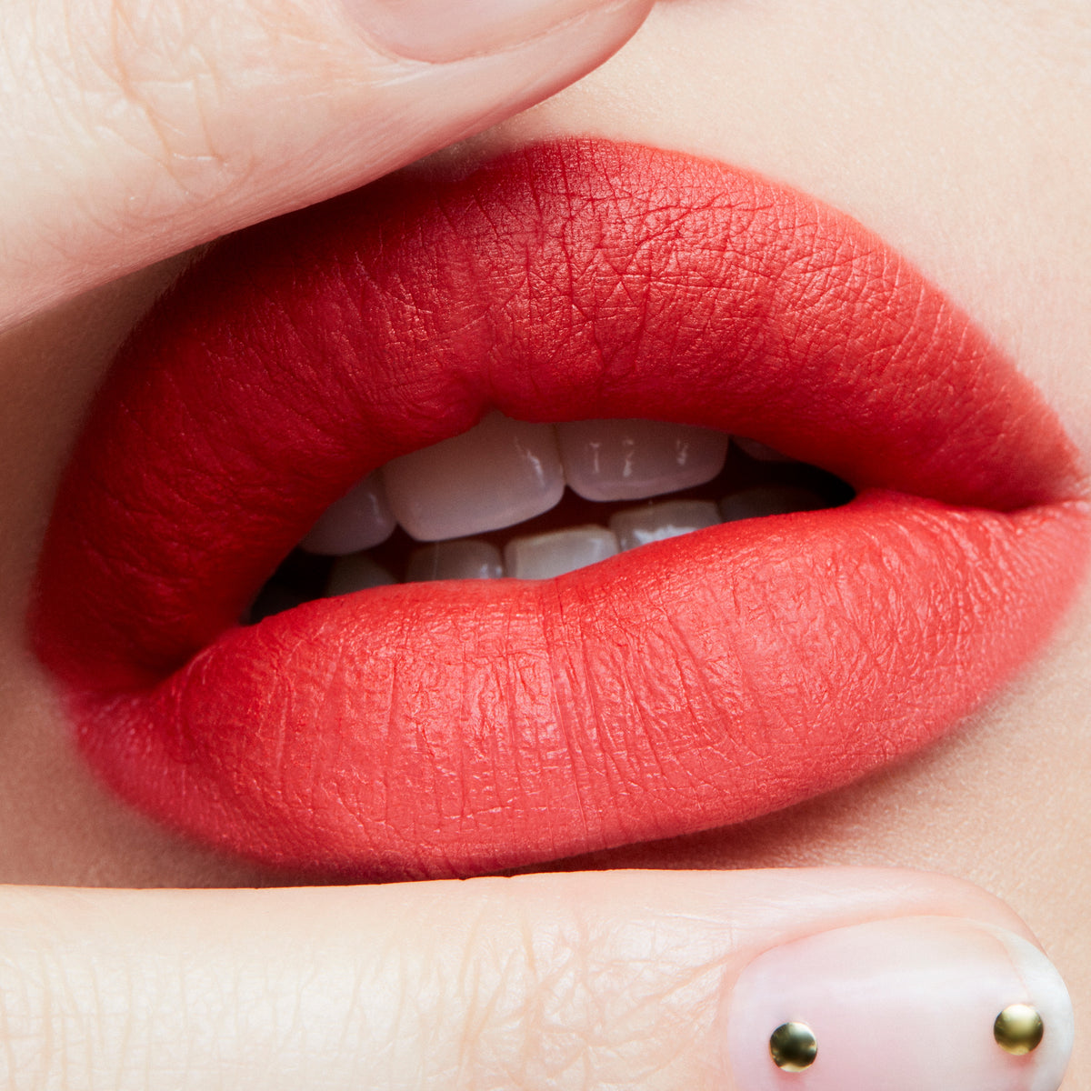 Retro Matte Lipstick, 3.0 g, Dangerous, Model, light