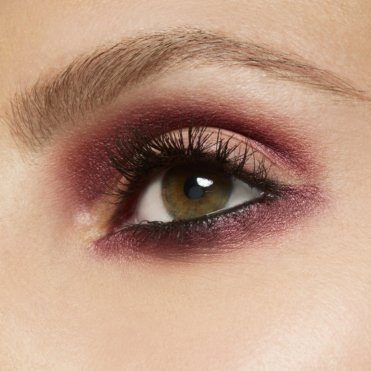 Small Eye Shadow, 1.5 g, Cranberry, Model, light