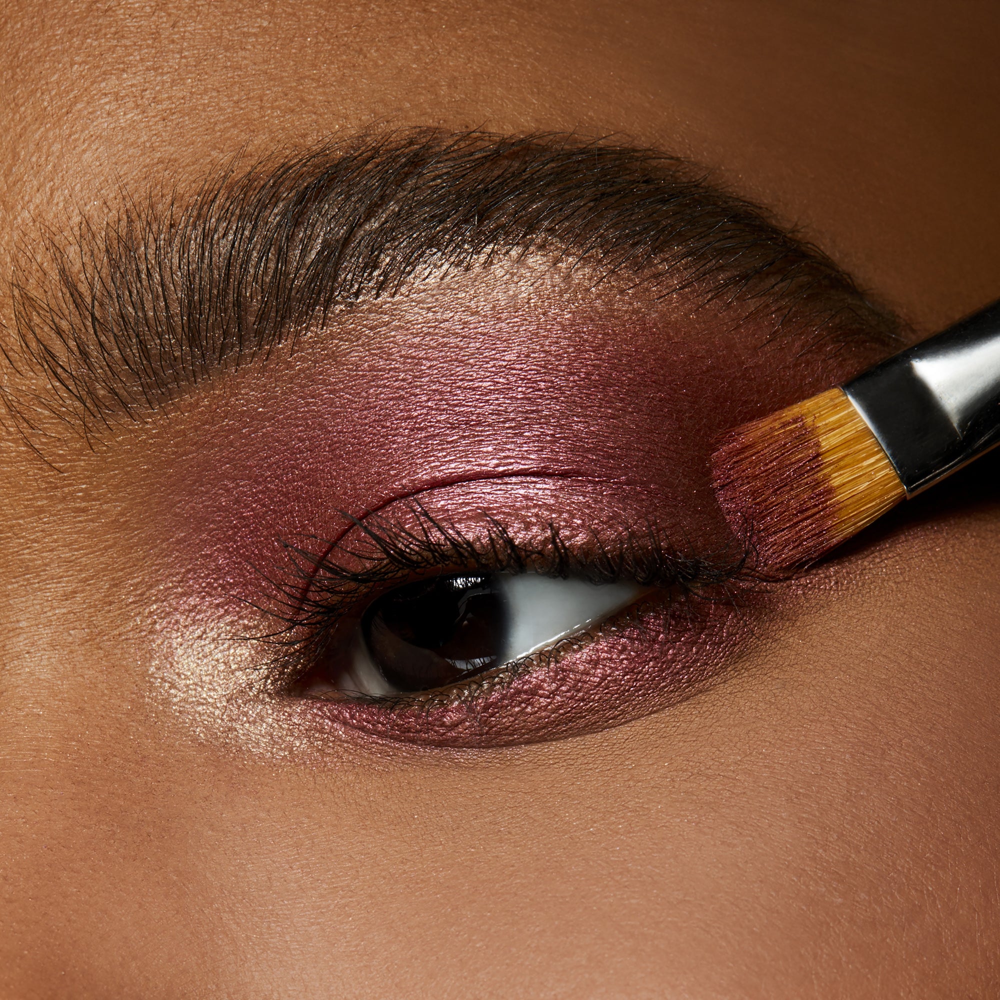 Small Eye Shadow, 1.5 g, Cranberry, Model, deep