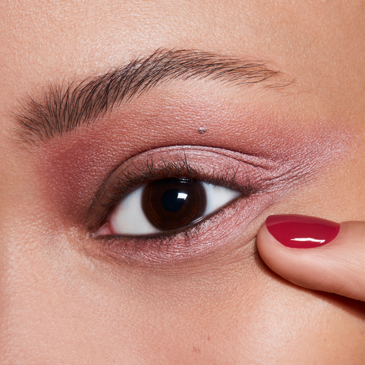 Small Eye Shadow, 1.5 g, Girlie, Model, medium