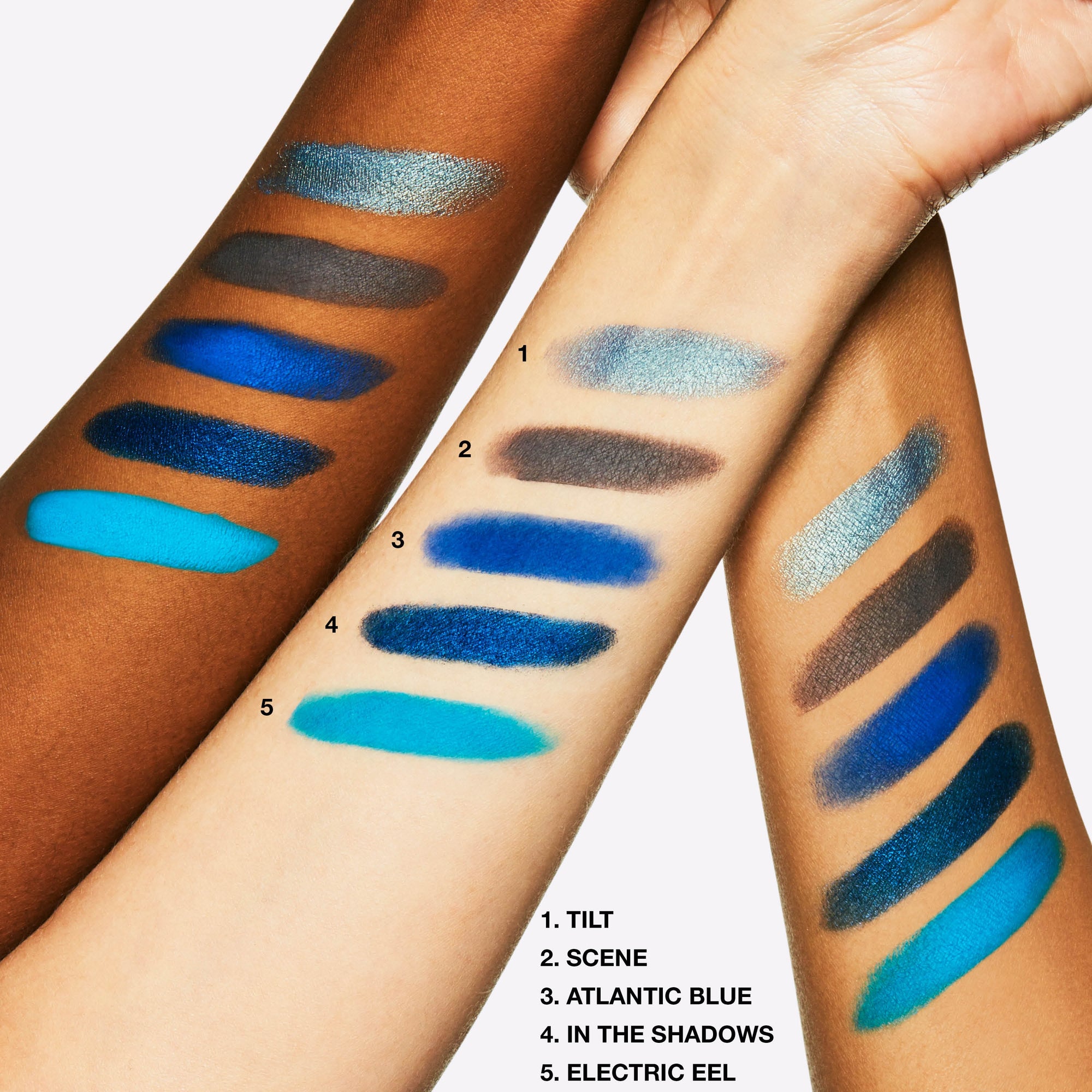 Small Eye Shadow, 1.5 g, Tilt, Model