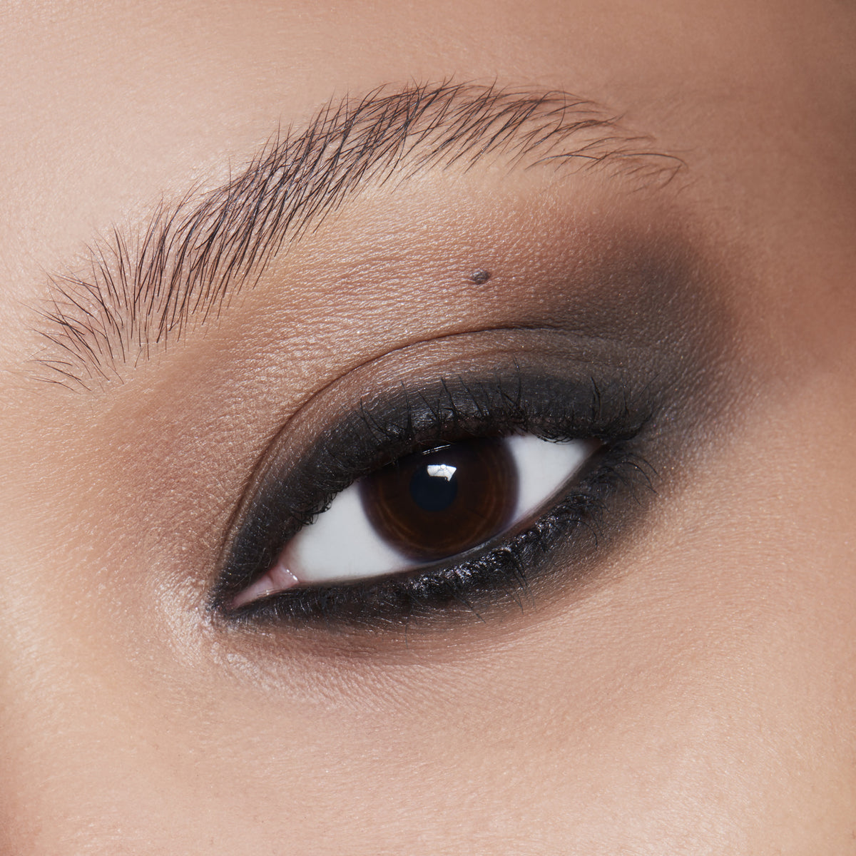 Small Eye Shadow, 1.5 g, Charcoal Brown, Model, medium