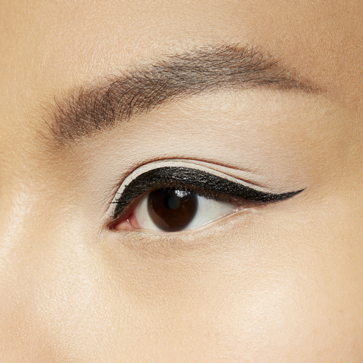 Small Eye Shadow, 1.5 g, Gesso, Model, light