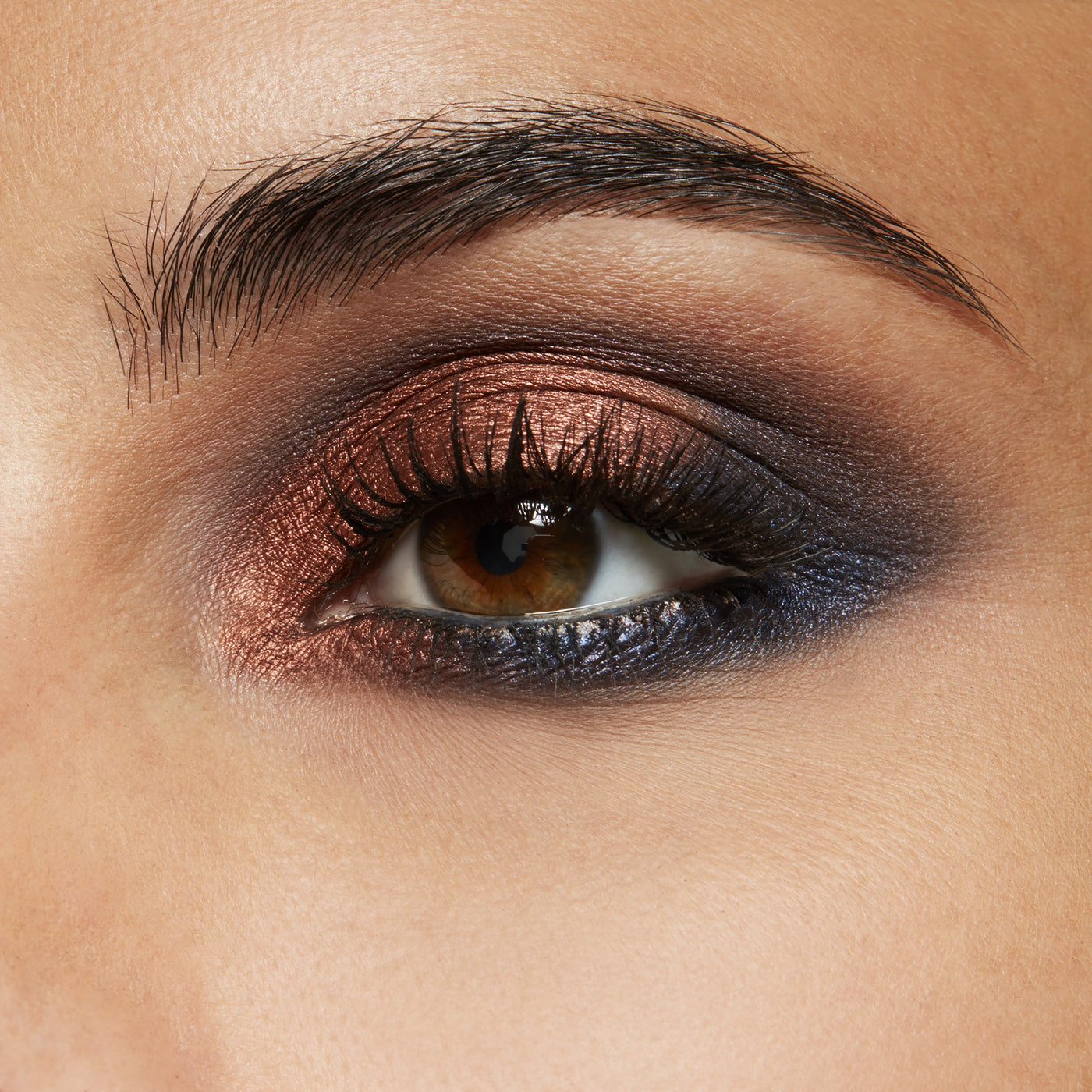Small Eye Shadow, 1.3 g, Antiqued, Model, medium