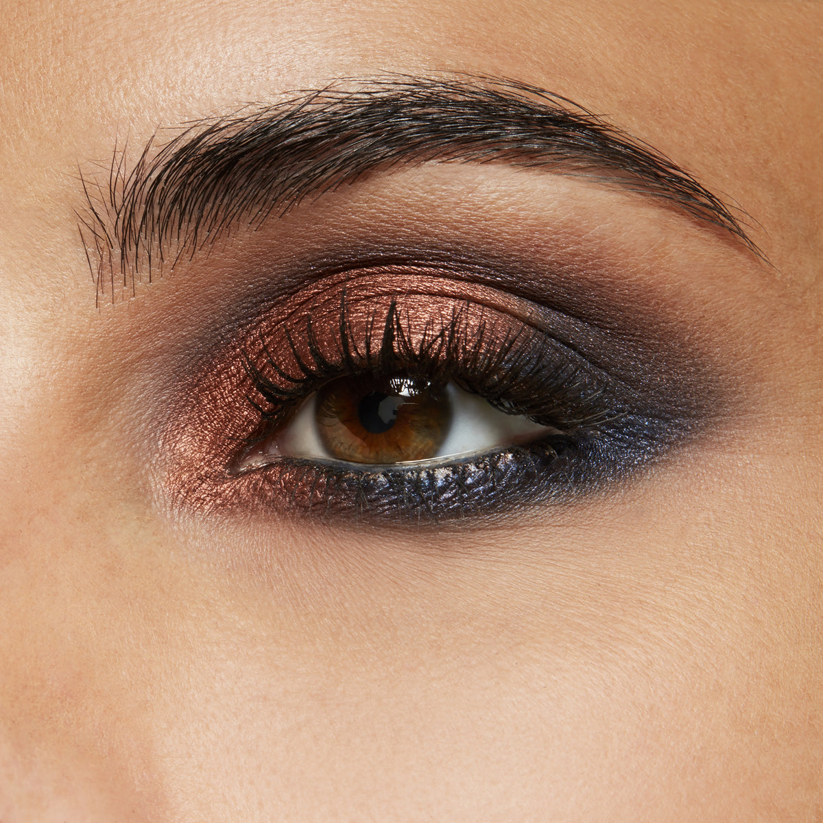 Small Eye Shadow, 1.3 g, Antiqued, Model, medium