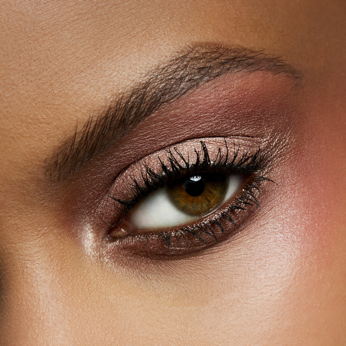 Small Eye Shadow, 1.3 g, All That Glitters, Model, deep
