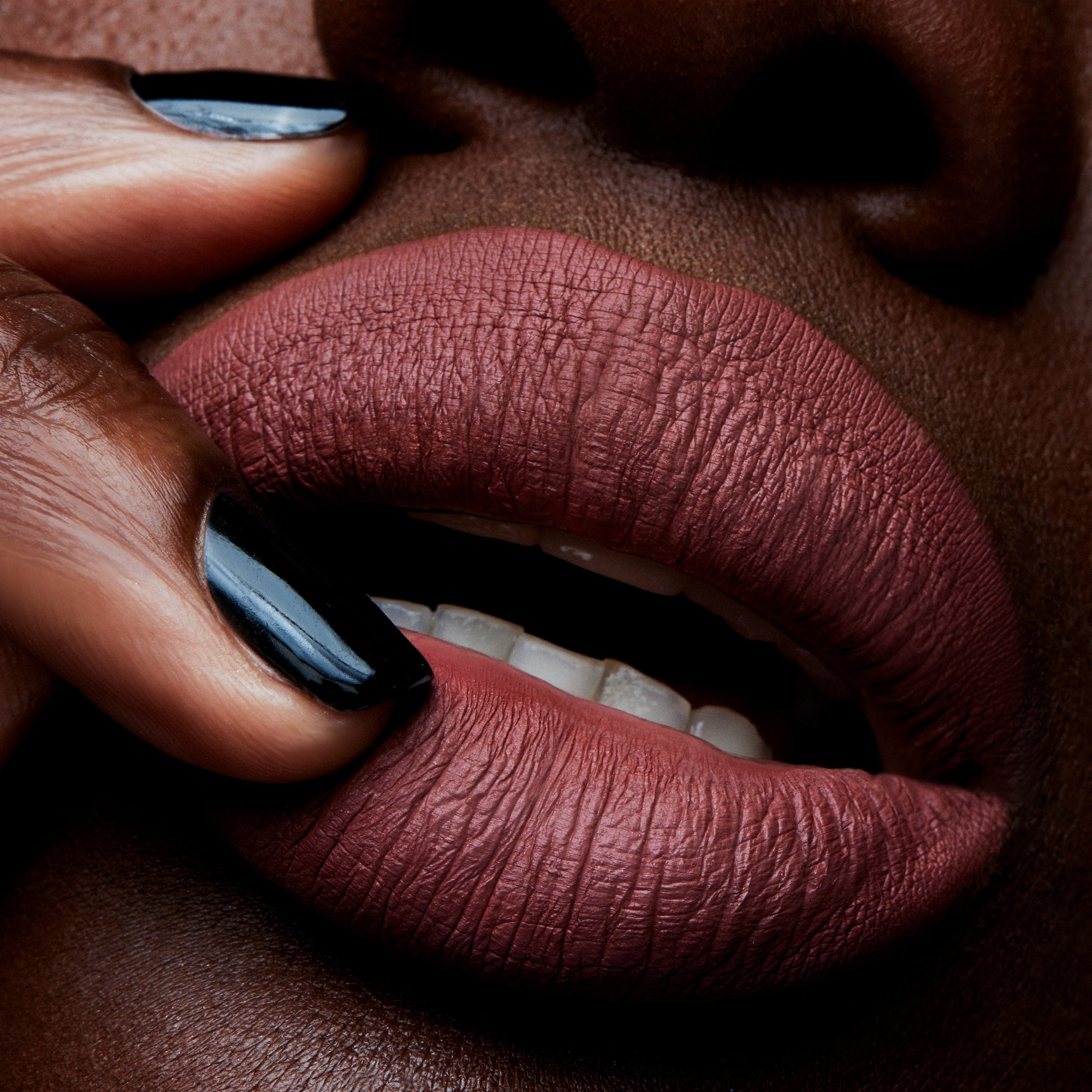Retro Matte Liquid Lipcolour, 5.0 ml, Topped With Brandy, Model, deep