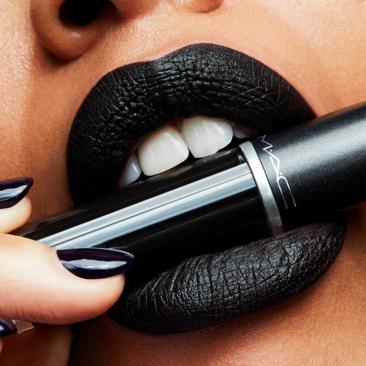 Retro Matte Liquid Lipcolour, 5.0 ml, Caviar, Model, medium
