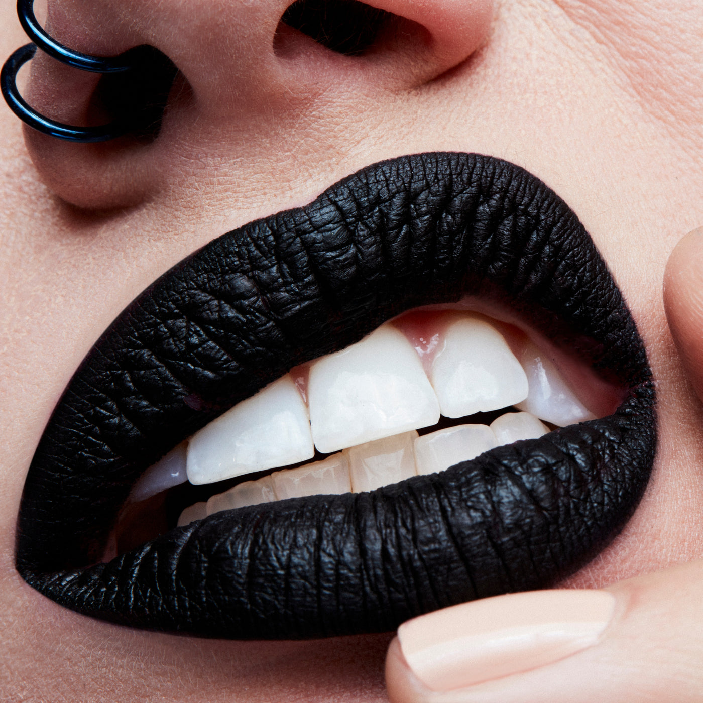 Retro Matte Liquid Lipcolour, 5.0 ml, Caviar, Model, light