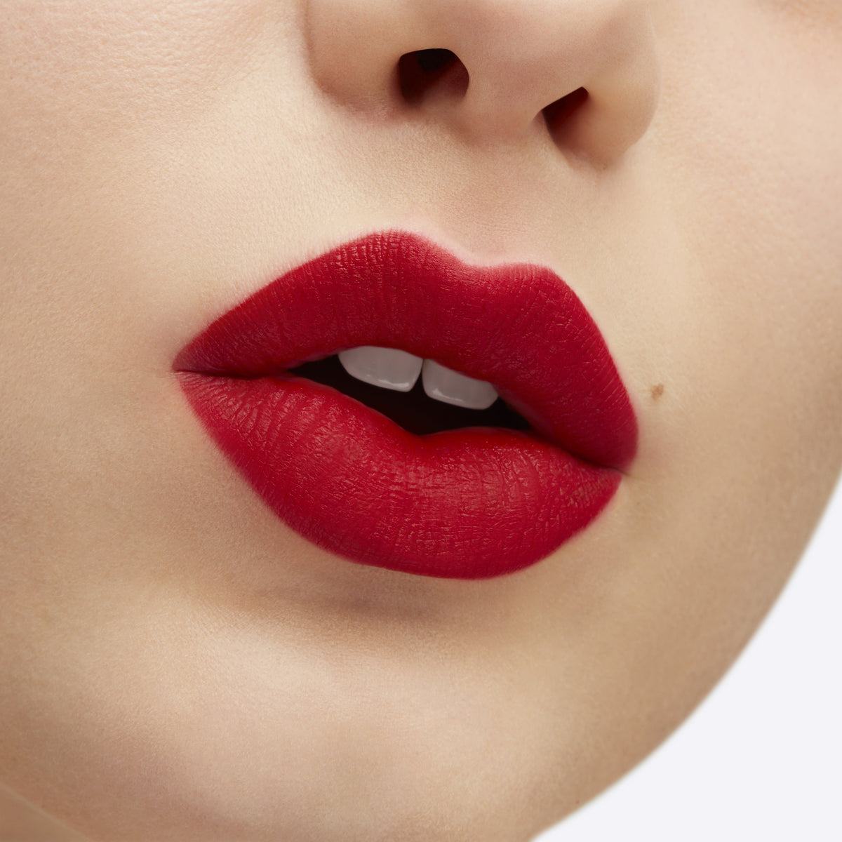 Retro Matte Liquid Lipcolour, 5.0 ml, Ruby Phew!, Model, light