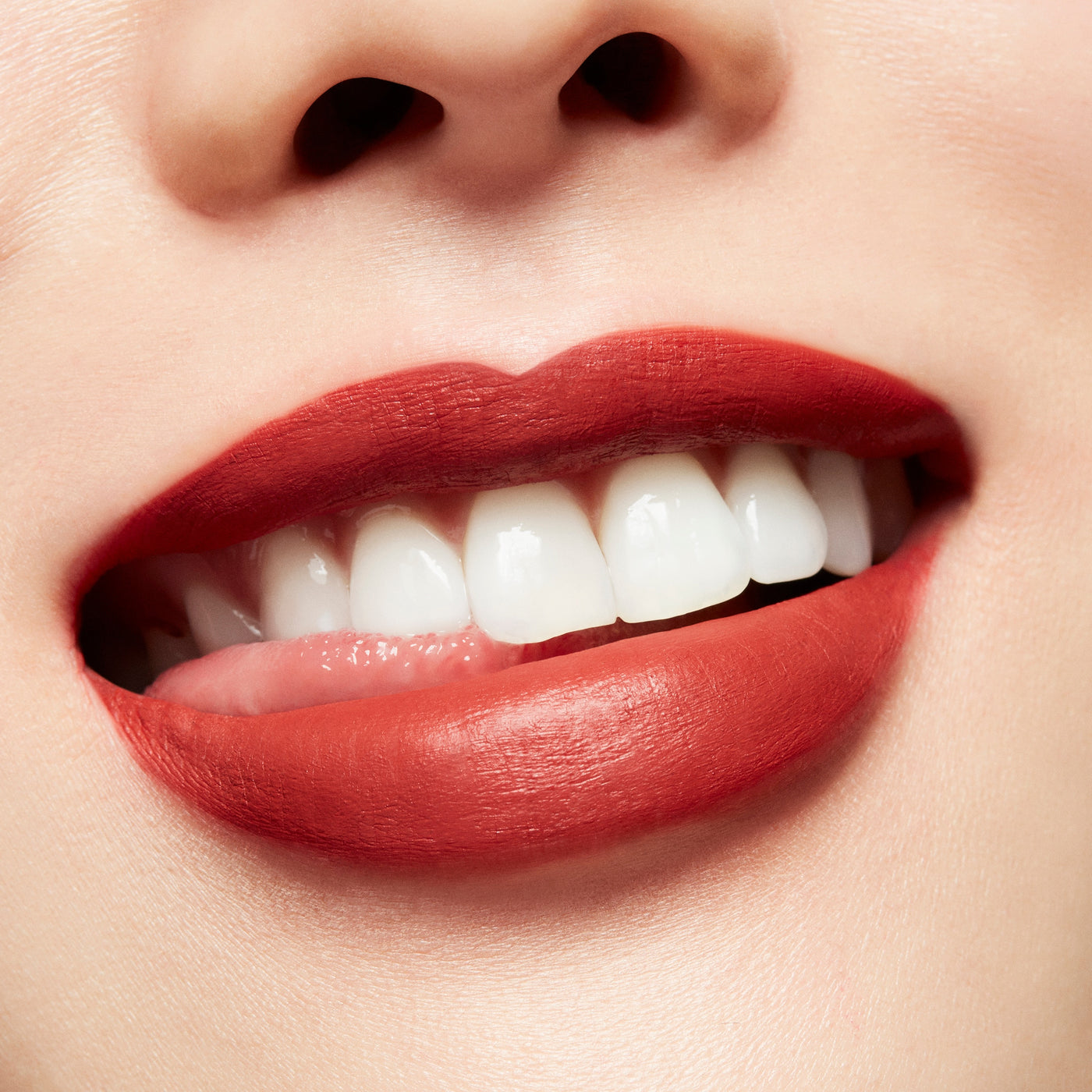 Retro Matte Liquid Lipcolour, 5.0 ml, Chili Addict, Model, light