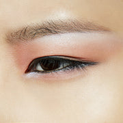 Small Eye Shadow, 1.5 g, Shell Peach, Model, light