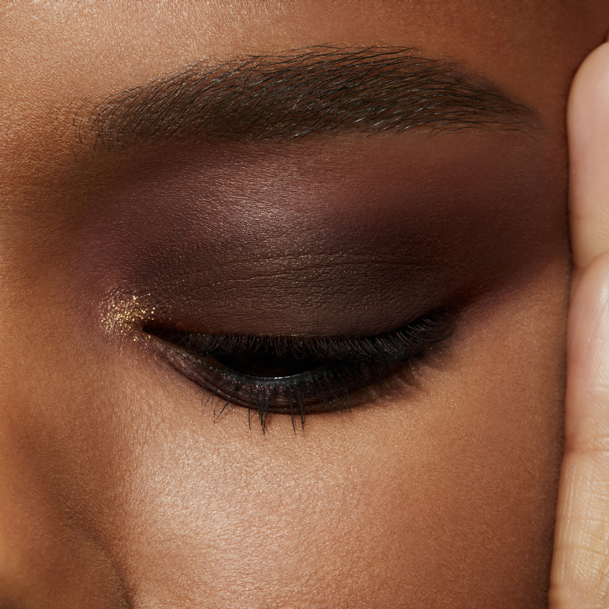 Small Eye Shadow, 1.5 g, Shady Santa, Model, deep