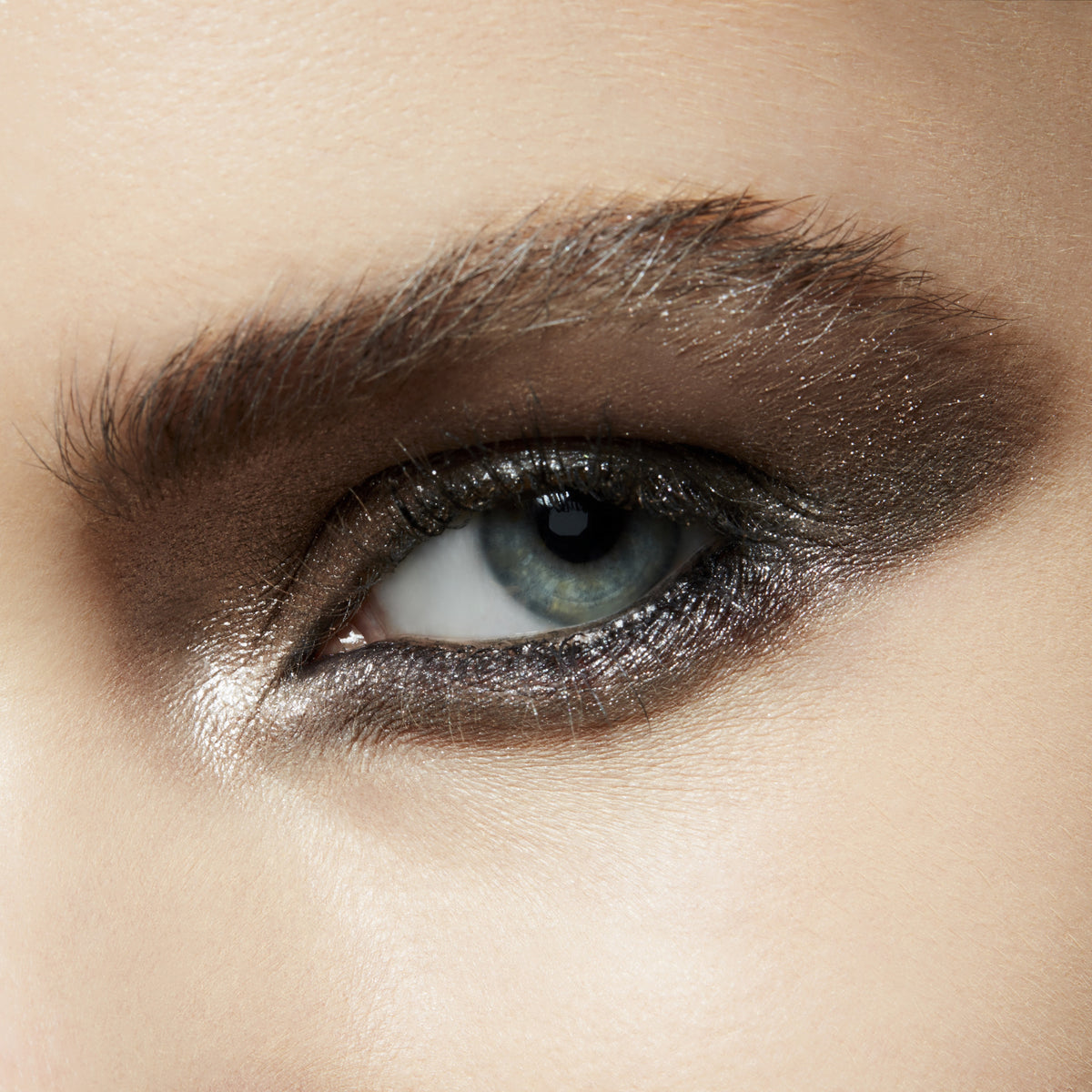 Small Eye Shadow, 1.5 g, L.E.S. Artiste, Model, light