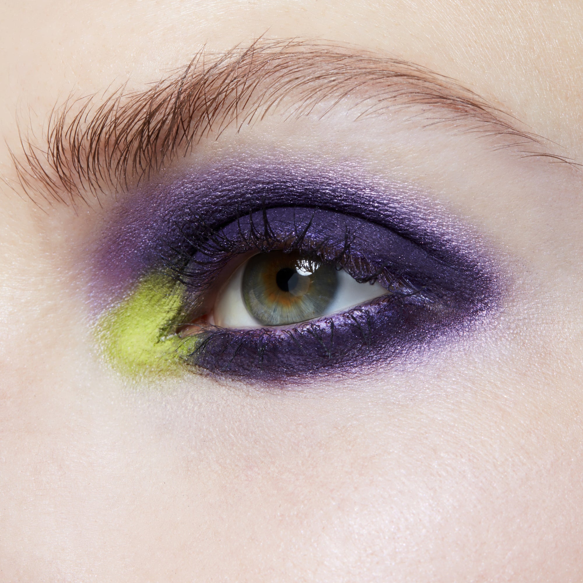 Small Eye Shadow, 1.5 g, Power To The Purple, Model, light