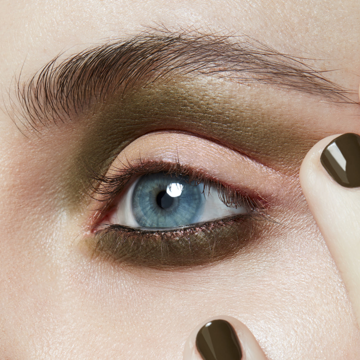 Small Eye Shadow, 1.5 g, Mo’ Money Mo’ Problems, Model, light